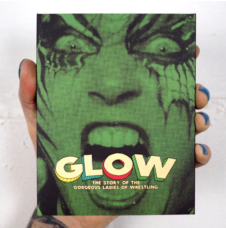 Glow: The Story of the Gorgeous Ladies of Wrestling (2012) de Brett Whitcomb - front cover